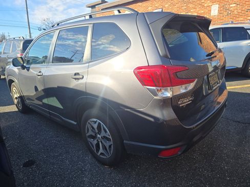 Used 2023 Subaru Forester Premium image 4