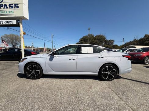 Used 2024 Nissan Altima 2.5 SR image 1