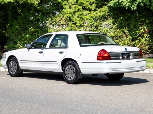Used 2007 Mercury Grand Marquis GS RWD image 16