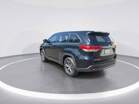 Certified 2018 Toyota Highlander LE FWD image 6