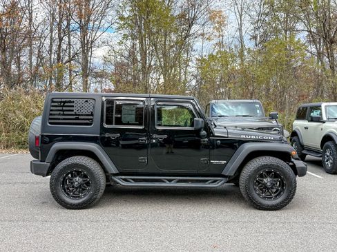 Used 2018 Jeep Wrangler Unlimited Rubicon w/ Connectivity Group image 7