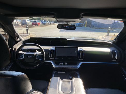 Used 2025 Ford Expedition Tremor image 19