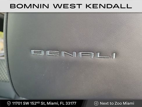 Used 2024 GMC Acadia Denali image 9
