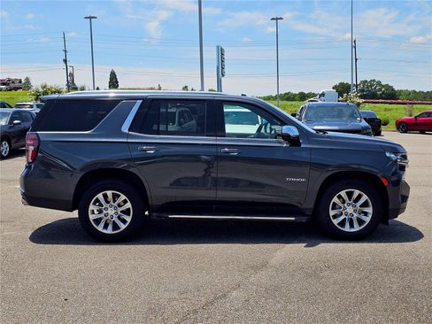 Used 2021 Chevrolet Tahoe Premier w/ Premium Package AWD/4WD image 7