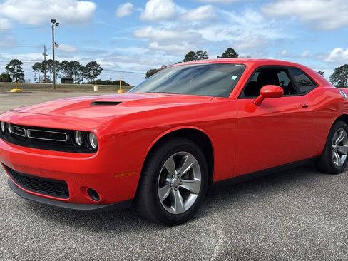 Used 2021 Dodge Challenger SXT image 3