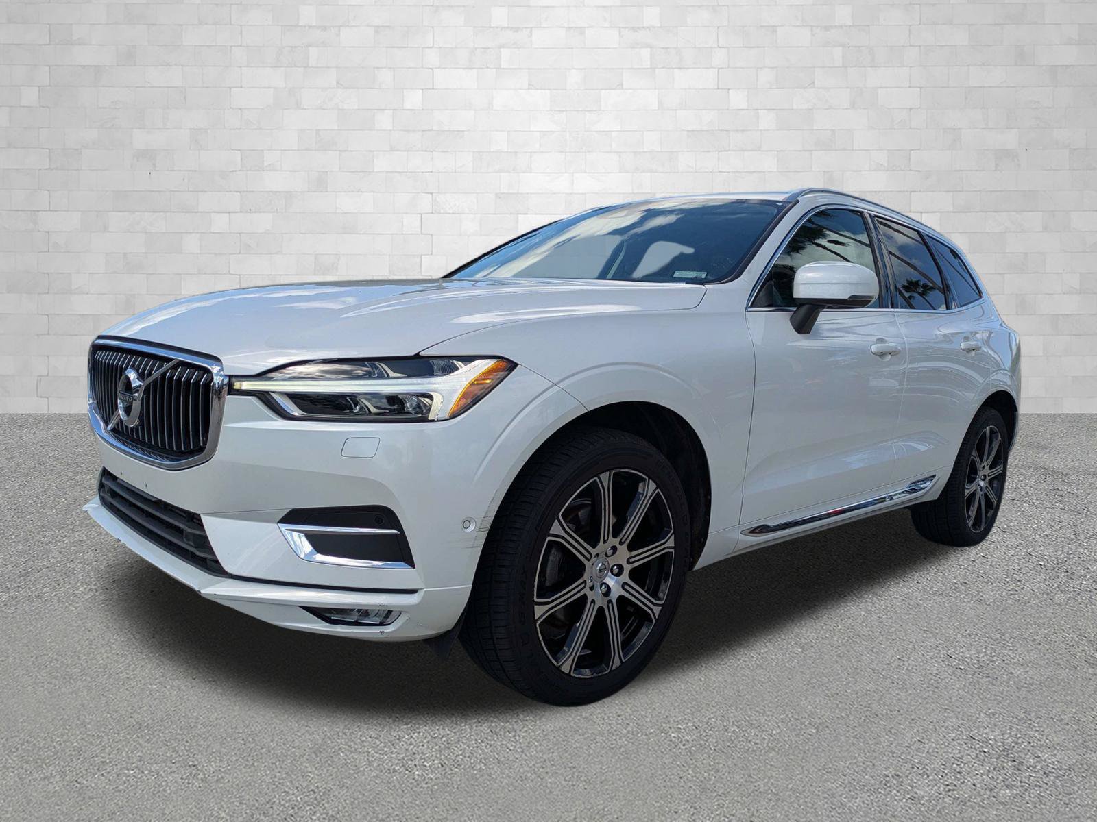 Used 2019 Volvo XC60 T5 Inscription w/ Protection Package AWD/4WD image 5