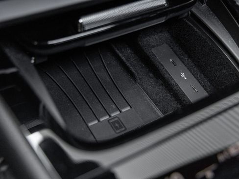 Certified 2025 Porsche Cayenne AWD/4WD image 22