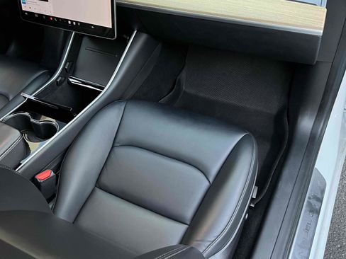 Used 2020 Tesla Model 3 Standard Range Plus image 31