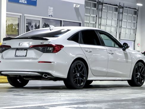 Used 2024 Honda Civic Si image 8