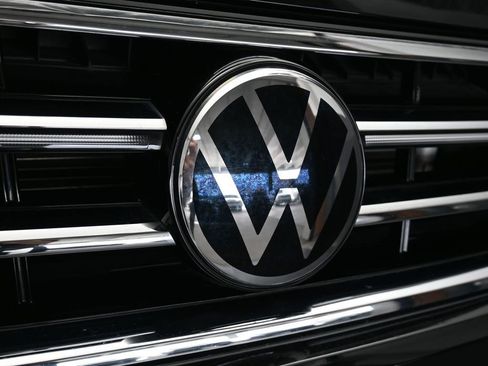 Used 2022 Volkswagen Tiguan SEL R-Line image 54