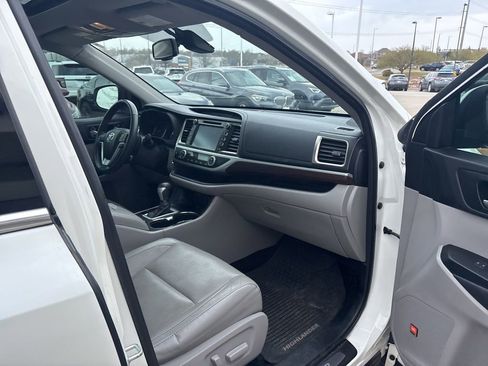 Used 2015 Toyota Highlander Limited Platinum image 29