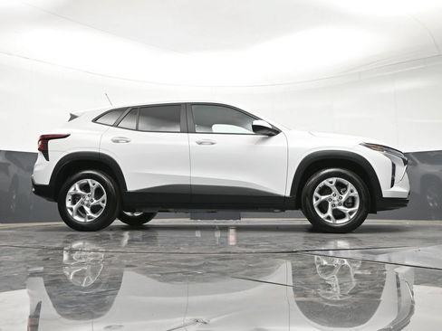 Certified 2025 Chevrolet Trax LS w/ LS Convenience Package FWD image 29