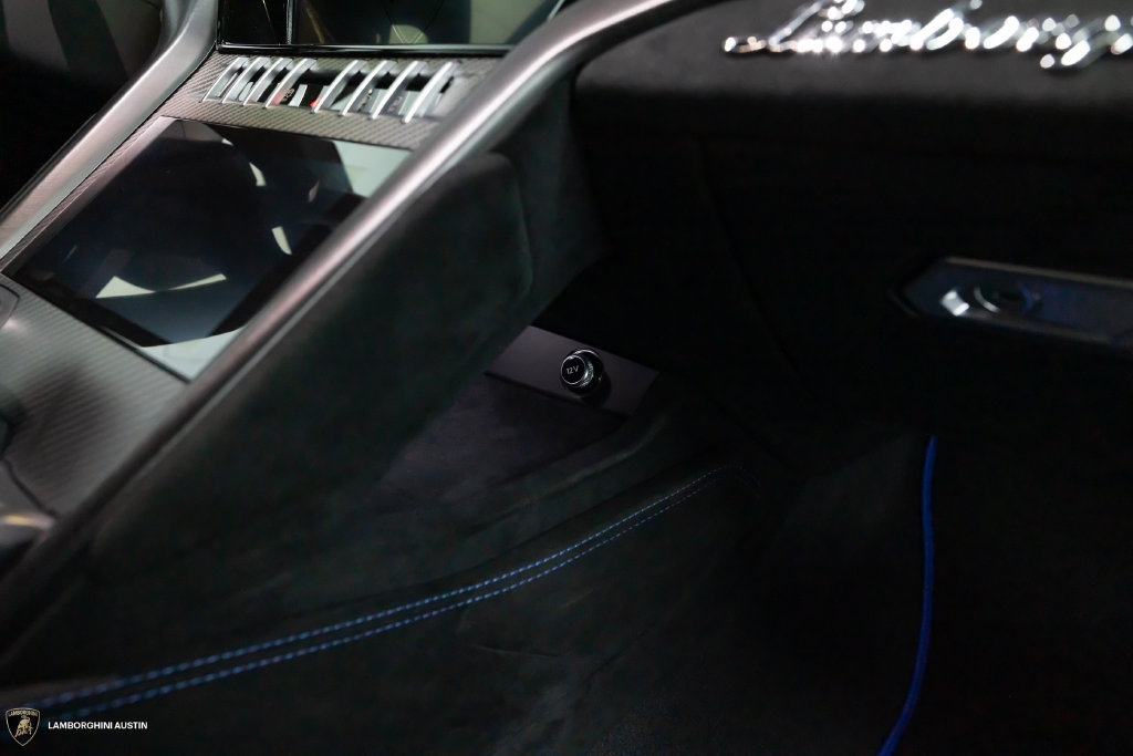 Used 2024 Lamborghini Urus Performante AWD/4WD image 44