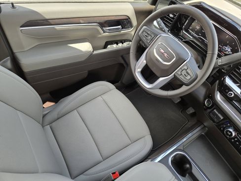 Used 2025 GMC Sierra 2500 SLT w/ SLT Convenience Package image 16