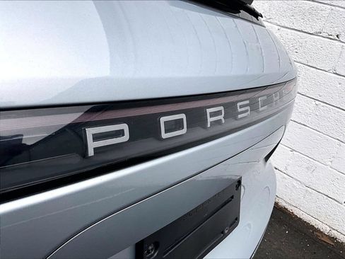 Certified 2022 Porsche Cayenne AWD/4WD image 33