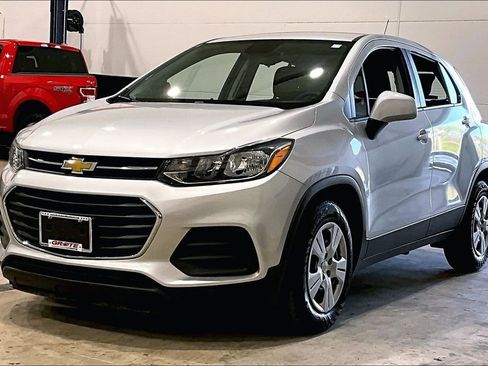 Used 2018 Chevrolet Trax LS FWD image 32