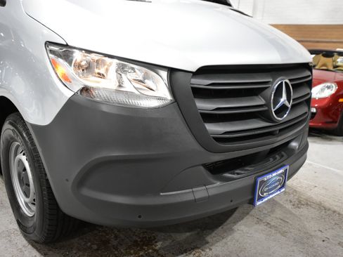 Used 2021 Mercedes-Benz Sprinter 2500 image 4