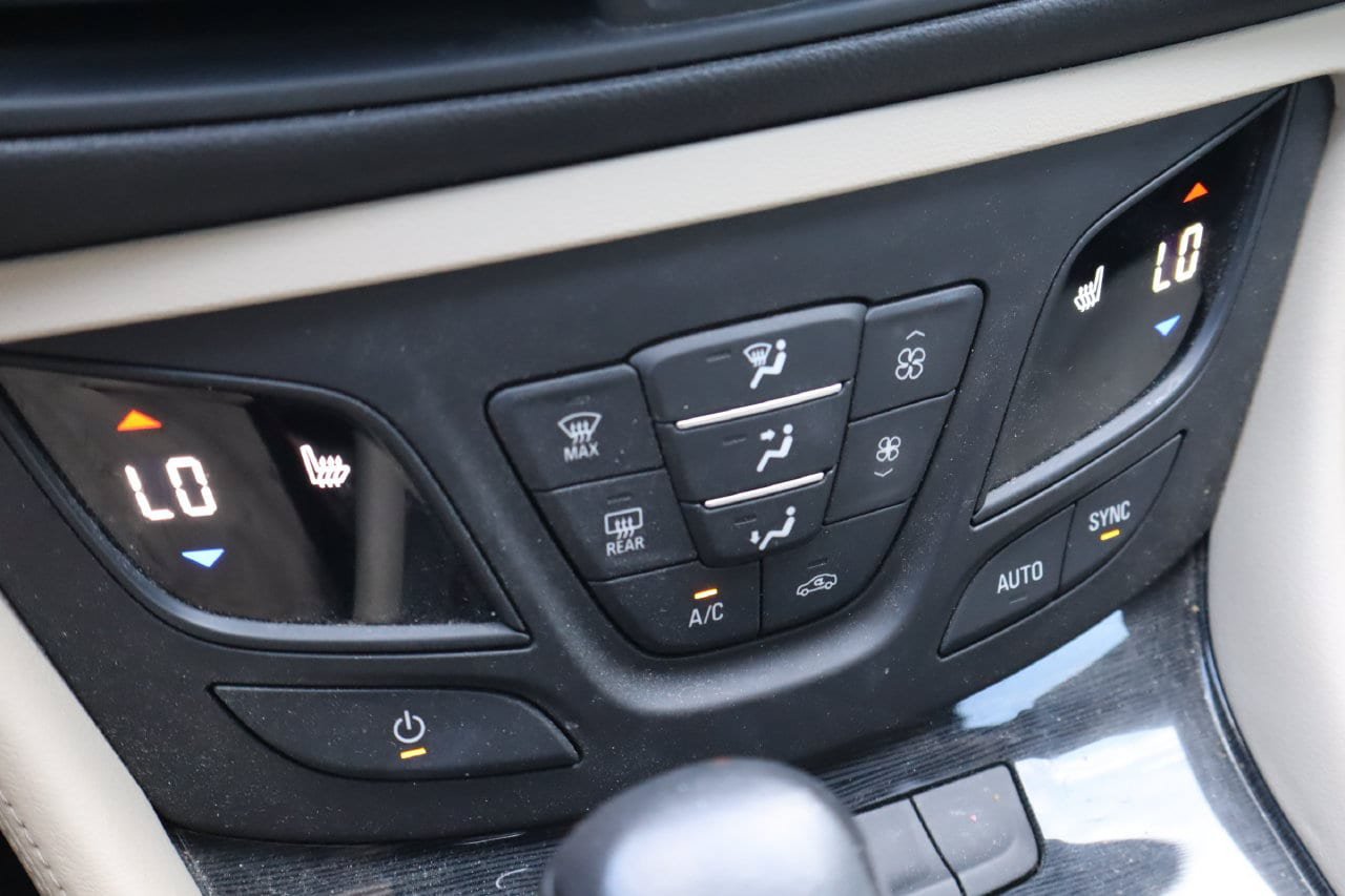 Used 2018 Buick Envision Essence FWD image 26