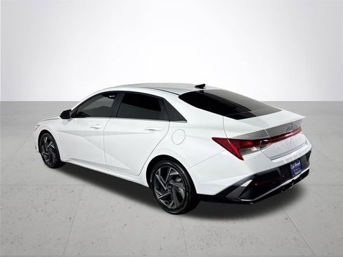 Used 2024 Hyundai Elantra Limited FWD image 8