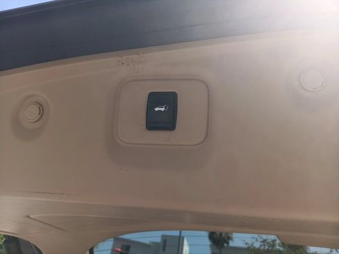 Used 2015 Nissan Pathfinder SL FWD image 11