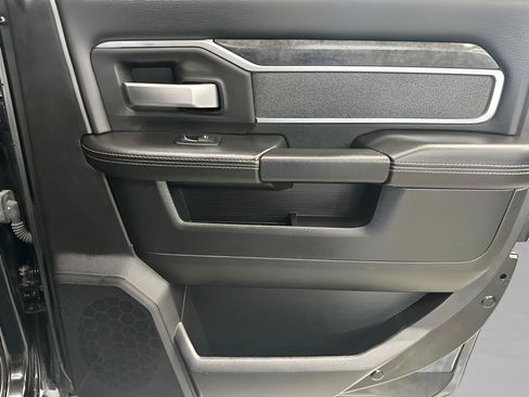 Used 2019 RAM 2500 Big Horn w/ Black Appearance Package AWD/4WD image 20