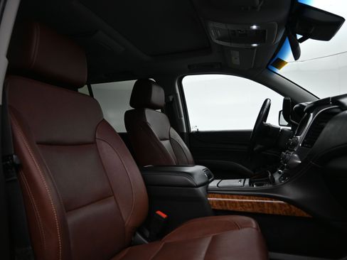 Used 2020 Chevrolet Suburban Premier w/ Premier Plus Edition image 16