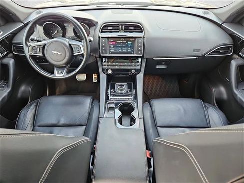 Used 2017 Jaguar F-PACE S image 19