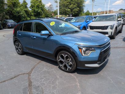 Used 2023 Kia Niro EX Touring