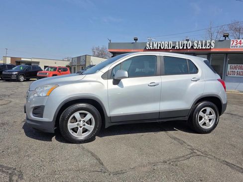 Used 2015 Chevrolet Trax LS image 2