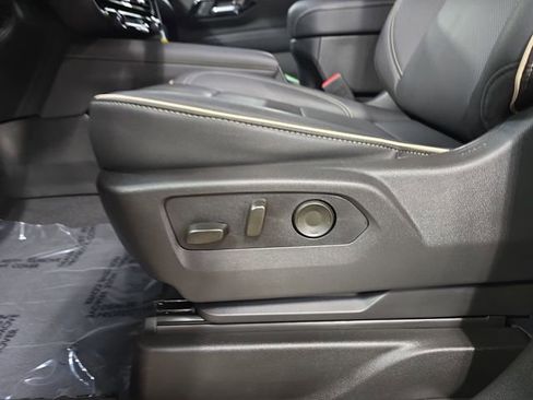 New 2025 Chevrolet Suburban Premier w/ Sun And Tow Package image 31