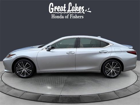 Used 2025 Lexus ES 300h w/ Premium Package image 2