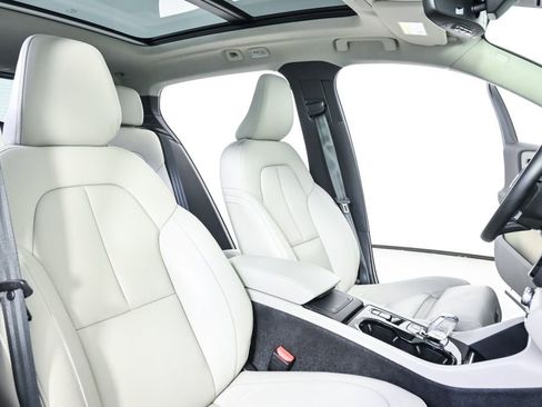 Certified 2024 Volvo XC40 B5 Ultimate w/ Protection Package AWD/4WD image 25