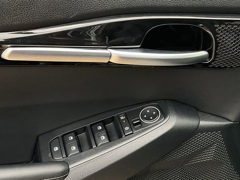 Used 2025 Kia Seltos S image 12