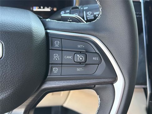 New 2025 Jeep Grand Cherokee Limited w/ Black Appearance Package AWD/4WD image 24