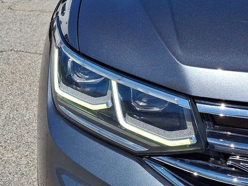 Used 2022 Volkswagen Tiguan SEL R-Line AWD/4WD image 9