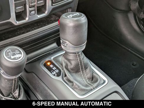 Used 2019 Jeep Wrangler Unlimited Sahara AWD/4WD image 19