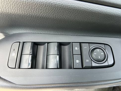 New 2026 Toyota Prius Plug-In Hybrid FWD image 12
