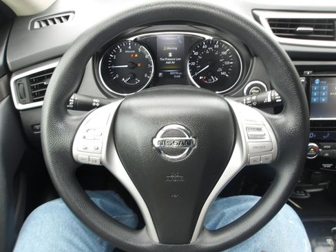 Used 2016 Nissan Rogue SV w/ SV Premium Package image 15