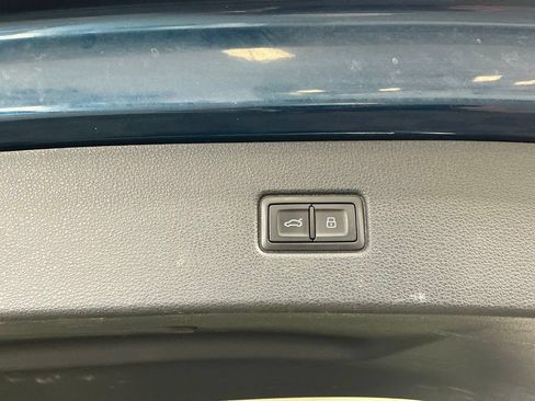Used 2018 Audi Q7 3.0T Prestige w/ Prestige Package AWD/4WD image 32
