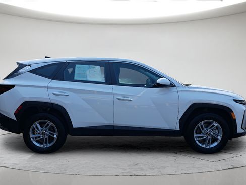 Used 2026 Hyundai Tucson SE AWD/4WD image 2