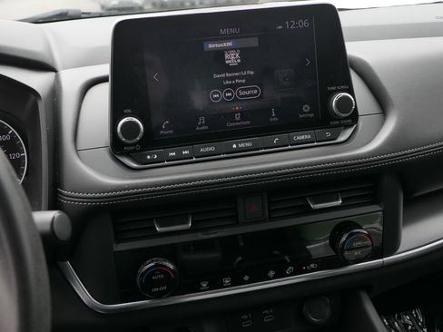 Used 2024 Nissan Rogue SV FWD image 18