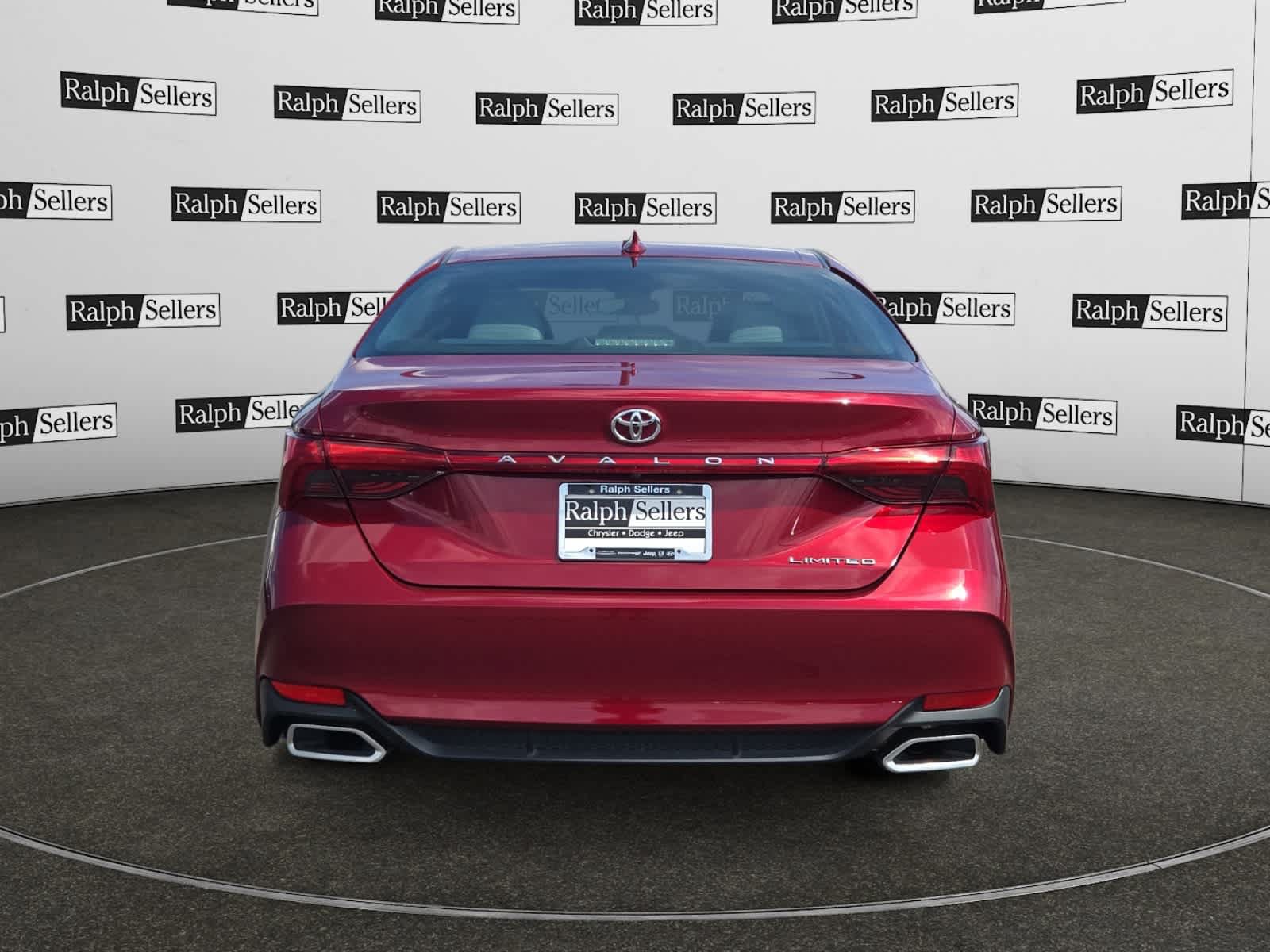 Used 2022 Toyota Avalon Limited FWD image 5