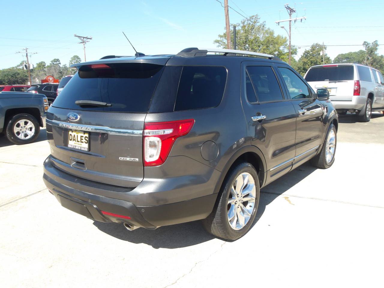 Used 2015 Ford Explorer XLT w/ Equipment Group 202A FWD image 11