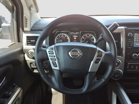 Used 2018 Nissan Titan PRO-4X AWD/4WD image 8