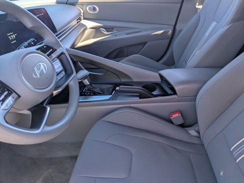 Used 2024 Hyundai Elantra SEL image 18