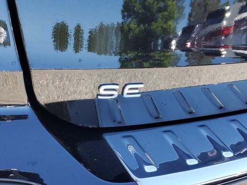 New 2026 Volkswagen Taos SE FWD image 7