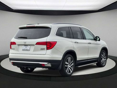Used 2017 Honda Pilot Touring image 8