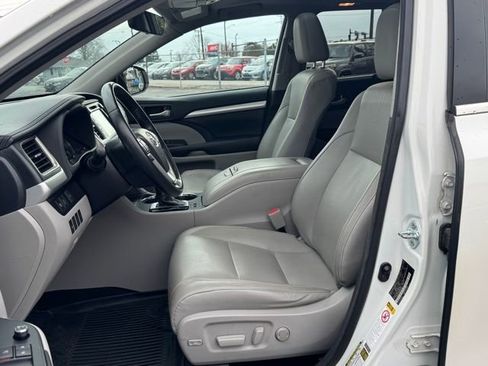 Used 2017 Toyota Highlander XLE image 12