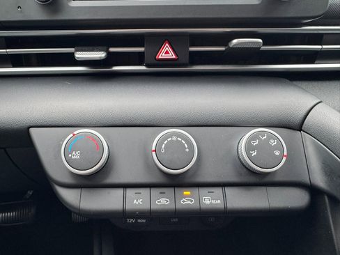 Used 2021 Hyundai Elantra SE w/ Cargo Package image 18