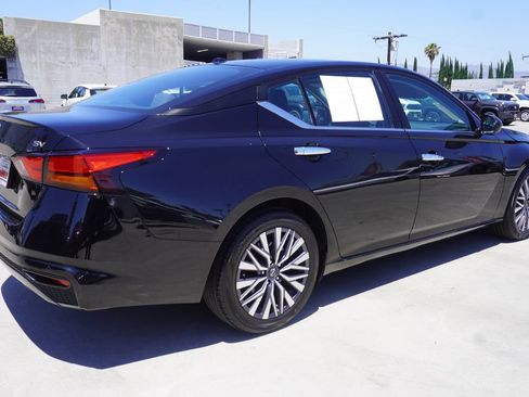 Used 2023 Nissan Altima 2.5 SV FWD image 10